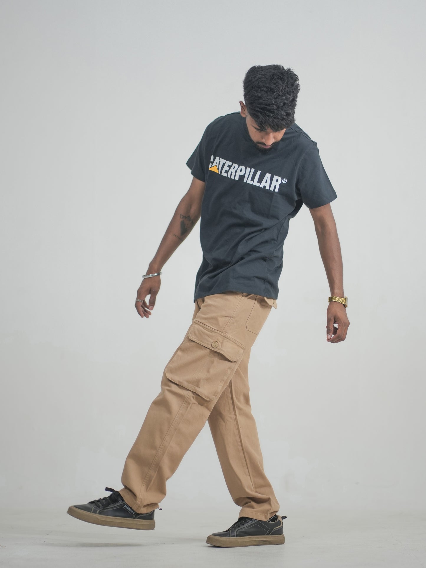 Men Beige Cotton Lycra 6 Pocket Cargo Pants